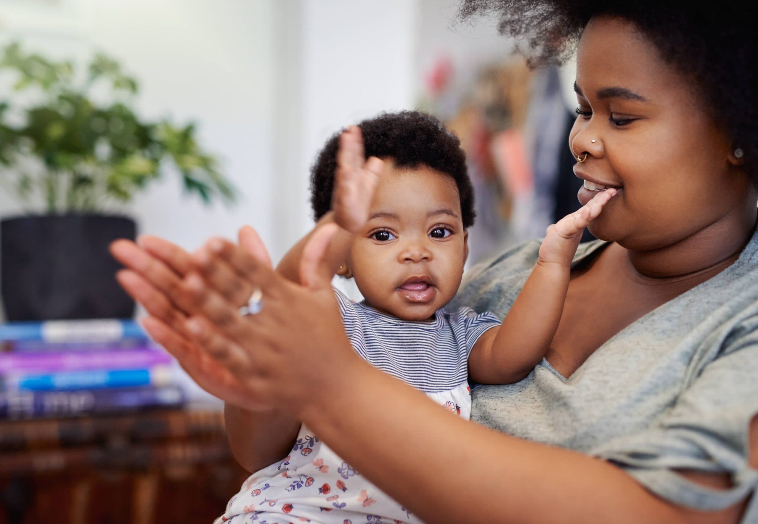 infant clapping with mom